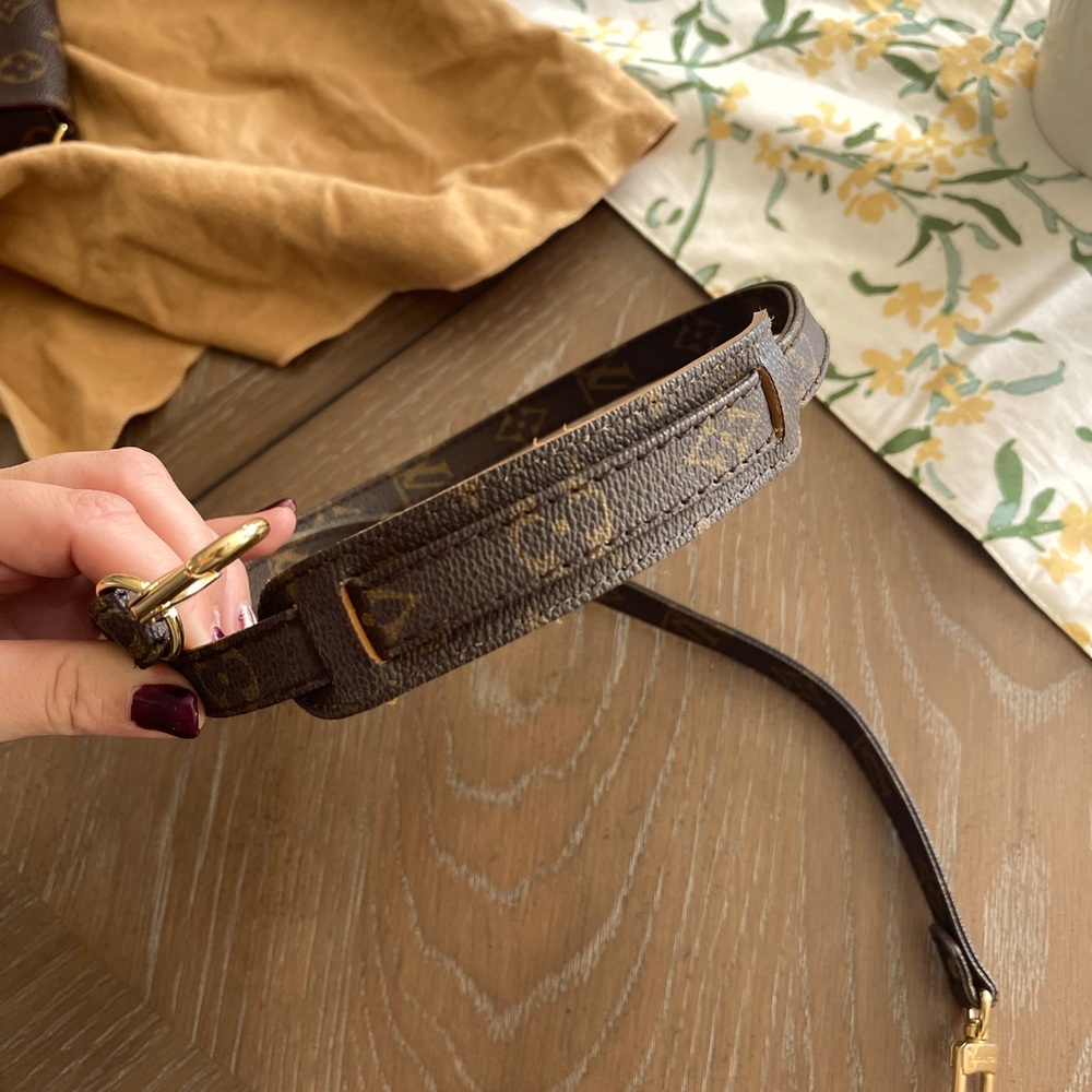 LOUIS VUITTON 
Monogram 16mm Shoulder Strap